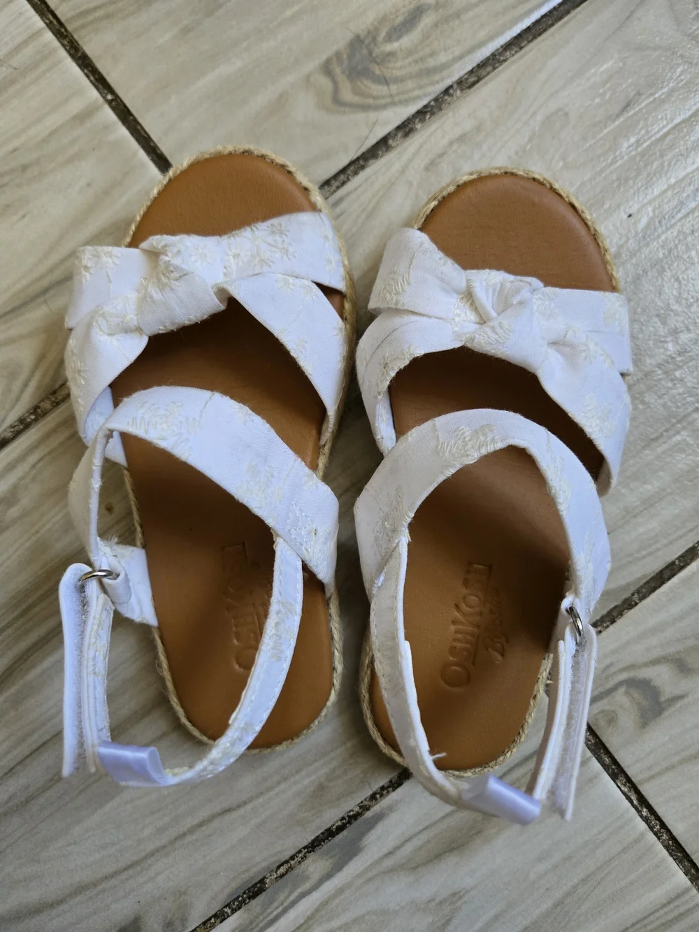 OshKosh B'gosh White Girls Bow Sandals